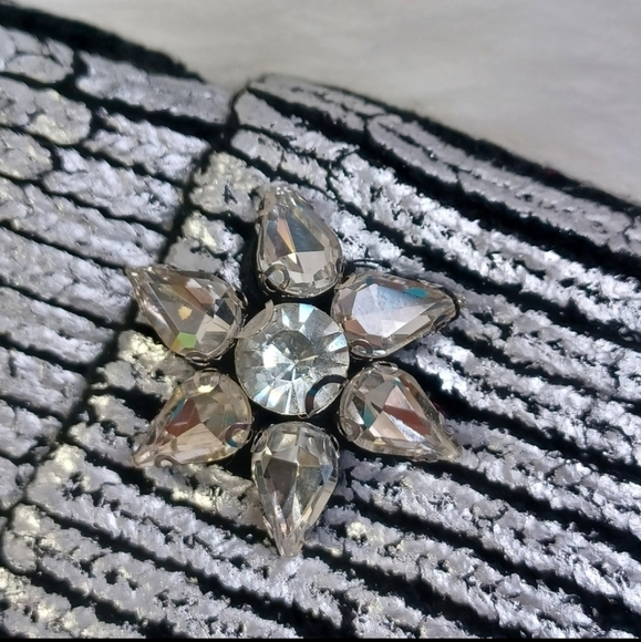 💕2X HP💕NWT GLAMOURPUSS NYC Embellished Metallic Knit & Fox Fur Pom-Pom Hat💕 - Picture 5 of 9